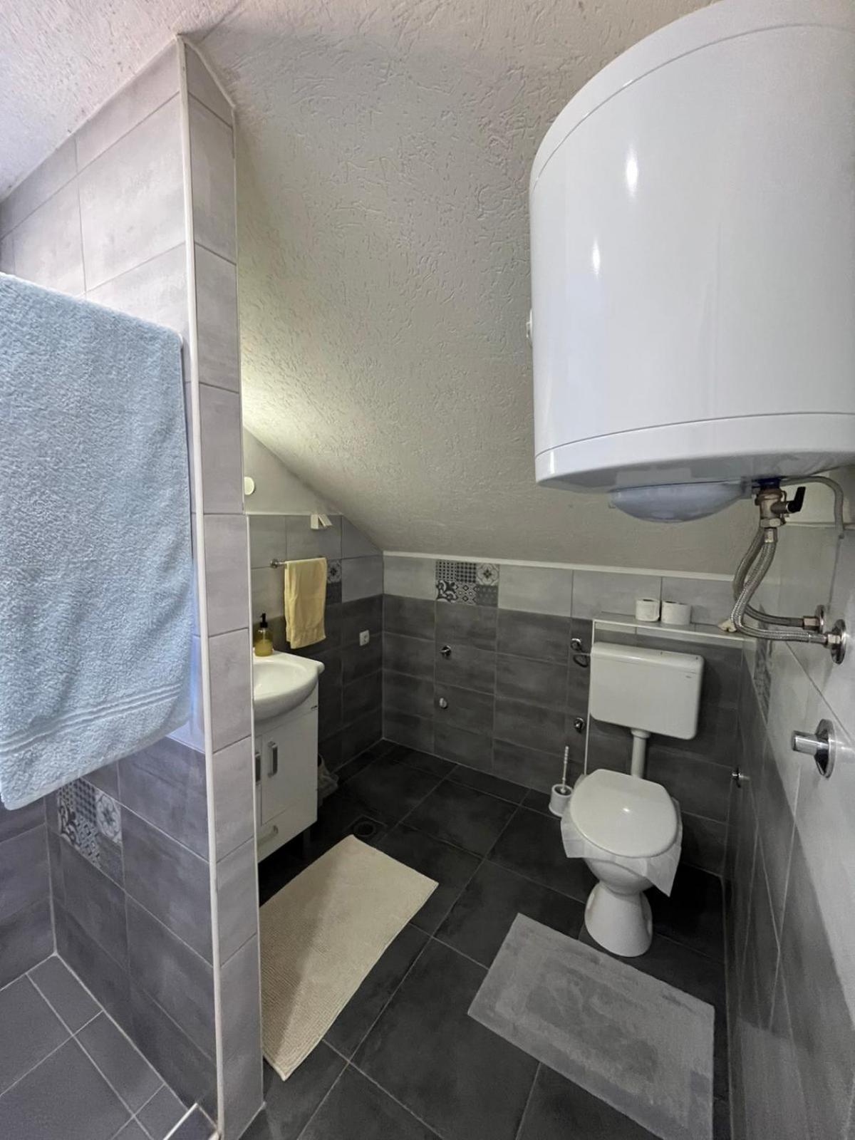 Apartman All Seasons Hotonj Exterior foto