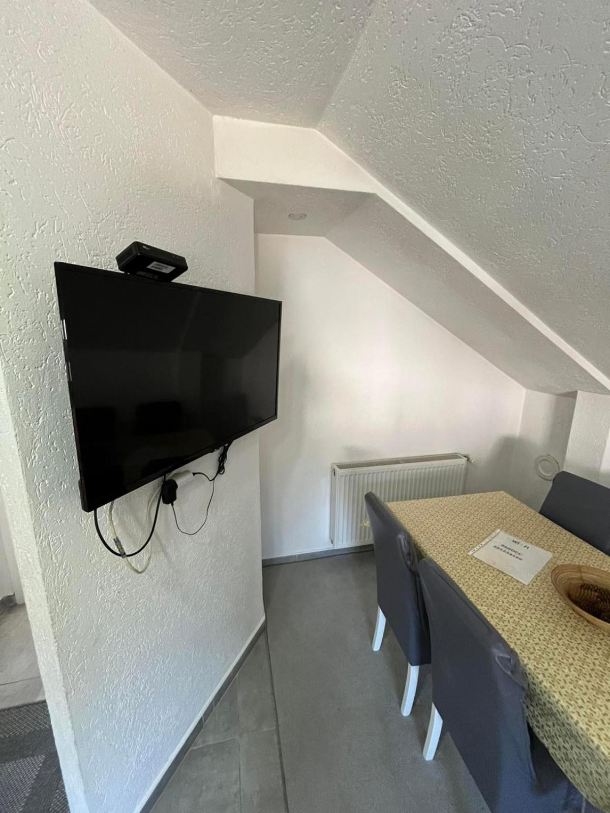 Apartman All Seasons Hotonj Exterior foto